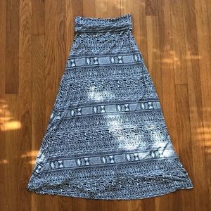 Slim fitting maxi skirt